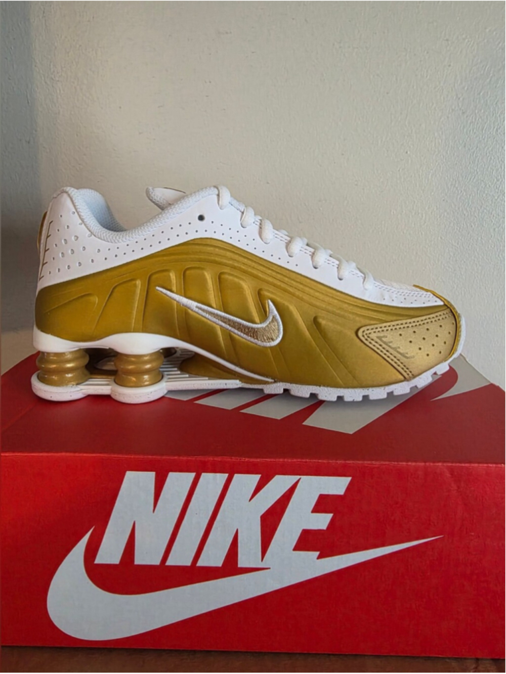 Nike Shox R4 Women Size 6 new with box no lid - Picture 2 of 4